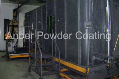 Assistance floor stand for worker manually spray on long workpieces